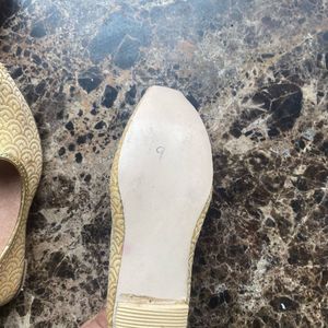 Elegant kid’s Ethnic Footwear