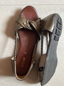 Stylish Mochi Open Toe Flats