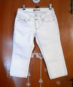 Off white with contrast stitching skinny capri