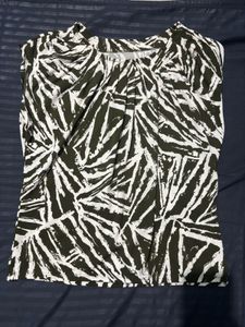 Stylish Abstract Print Top