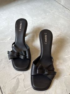 Chic Black Bow Heeled Sandals