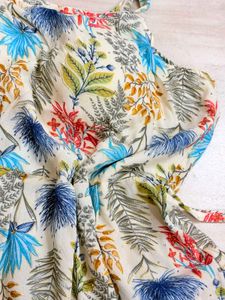 SALE❗️SALE❗️Floral Print Tie-Strap Top