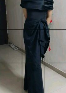 Elegant Black One-Shoulder Gown Size - L