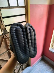 Dressberry Women Black Rubber Clogs