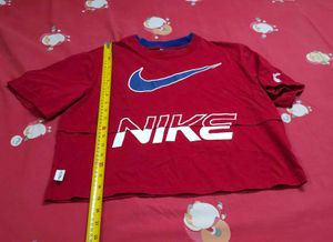 Nike Women's Sportswear Crop Top