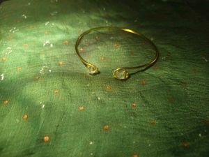 Elegant Gold & Crystal armcuff ✨