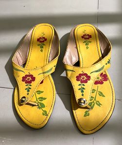 Vintage Floral Thong Sandals