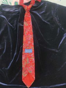 Vibrant Floral Print Tie