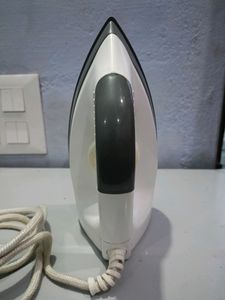Usha EI 1602 1000 W Dry iron