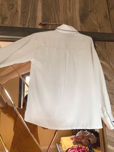 SHEIN WHITE SHIRT WITH RIBBON TIE UP