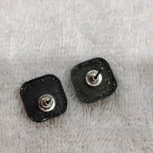 carbon stone stud earings