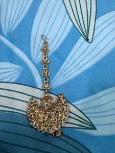 Elegant Gold Maang Tikka