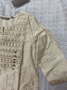 Avaasa Kurta