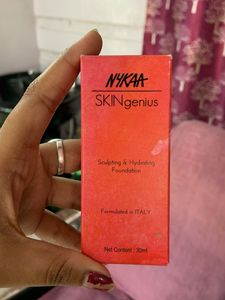 Nykaa SKINgenius Sculpting & Hydrating Foundation