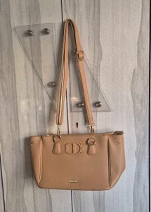 Beige shoulder bag