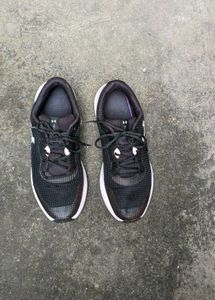 Under Armour Running Shoes 👟