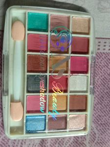 NS beauty 18 colour shimmer eyeshadow kit