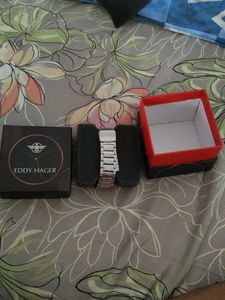 Elegant Men's Watch with Green Dial