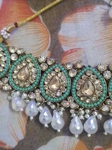 Exquisite Kundan &amp; Pearl Jewellery Set