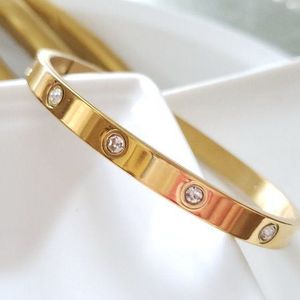 Elegant Gold Bangle with Diamonds