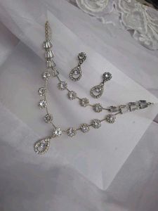 Elegant Crystal Necklace &amp; Earring Set