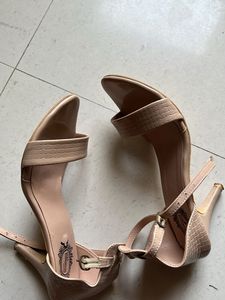 Brand New beige Stilettos 👠