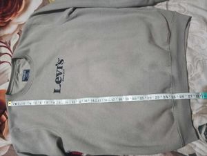 Grey Levi's warm T-shirt