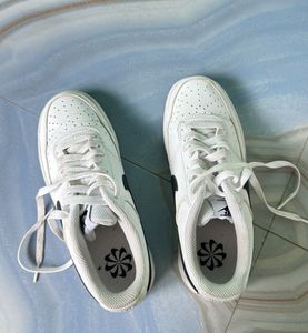 Nike Court Vision Low Sneakers