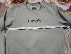 Grey Levi's warm T-shirt