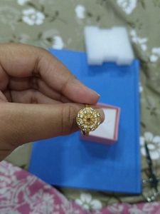 Exquisite Gold Ring with Diamonds