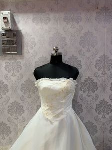 Elegant Strapless Wedding Gown