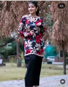 Black floral kurta with lace detailing