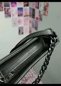 Chic Classy Black Handbag with Chain Strap