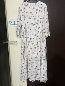 Elegant White Kurta with Delicate Floral Print