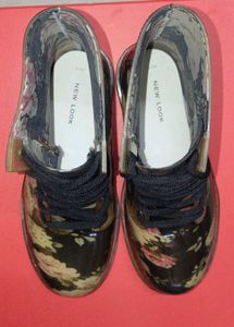 new look floral  lace up rain boots