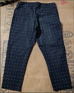 Branded Cropped Pant..