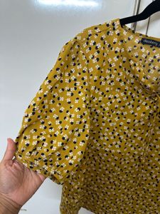 XL Yellow Printed Dress berry Top With Tie Up Neck