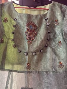 Elegant Green Kurta Set with Intricate Embellishme