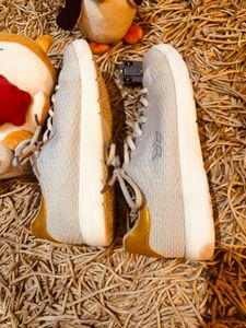 Stylish Grey Sneakers with Gold Accent