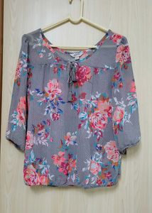 beautiful top nice fabric never used