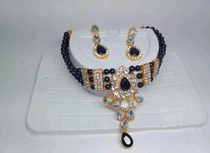 Black Fashion Glamorous Pearl Choker...