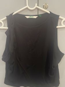 Chic Black Sleeveless Top
