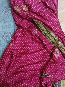 Gorgeous Magenta Bandhani Saree