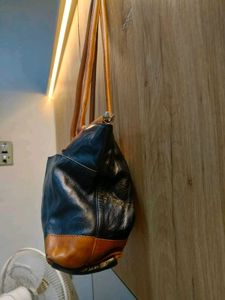 Chic Black &amp; Tan Leather Hobo Bag✨
