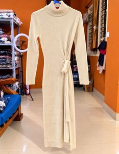 Elegant Ribbed Knit Maxi Dress