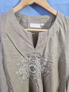 Utsa Embroidered Sleeveless Tunic Top