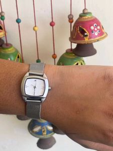 fastrack Elegant Silver Mesh Strap Watch