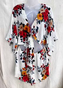 4029. Floral Tie-Front Crop Top &amp; Shorts Set
