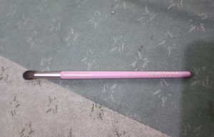 ✨ 'Crease Makeup Brush' @400✨