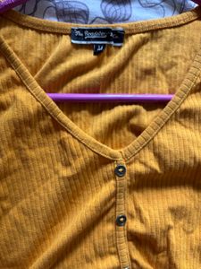 Mustard Ribbed Button-Up Crop Top size M